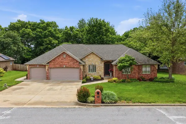 1420 S Charles PL, Bolivar, MO 65613