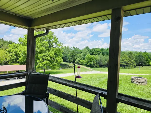 9723 Highway E, Houston, MO 65483