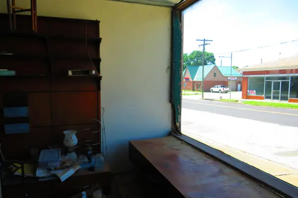 310 E Commercial ST, Mansfield, MO 65704