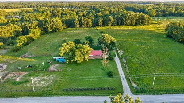 924 Plank School RD, Marshfield, MO 65706