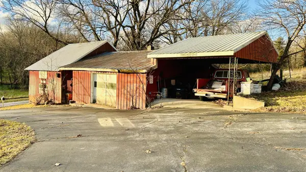 22539 Lawrence 1040, Pierce City, MO 65723