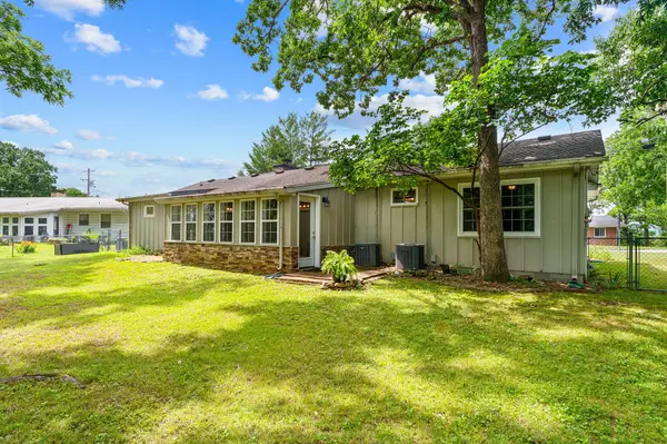 909 Cliff DR, Branson, MO 65616