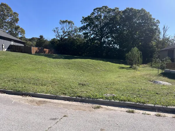 970 S 21st AVE, Ozark, MO 65721