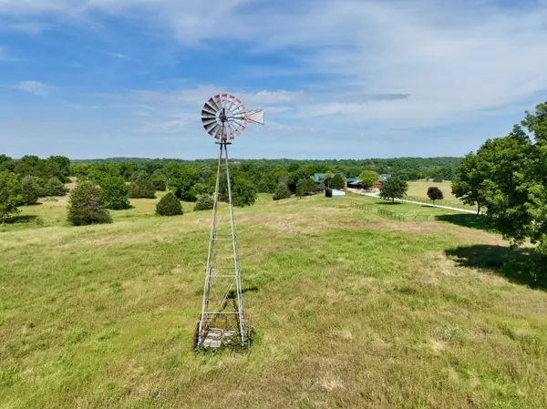 1781 W Blue Springs RD, Nixa, MO 65714