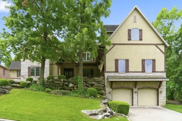 1646 W Caleb CT, Springfield, MO 65810