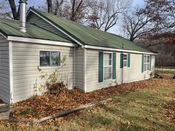 10256 Otter DR, Neosho, MO 64850