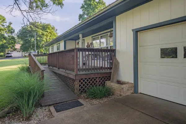 350 Glenwood CIR, Cassville, MO 65625