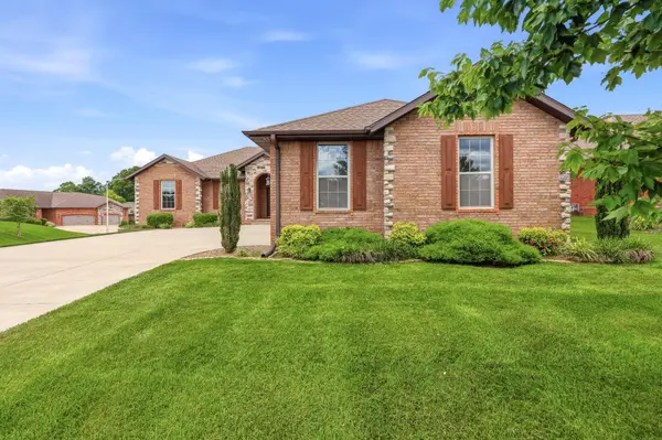 5825 S Cottonwood DR, Battlefield, MO 65619