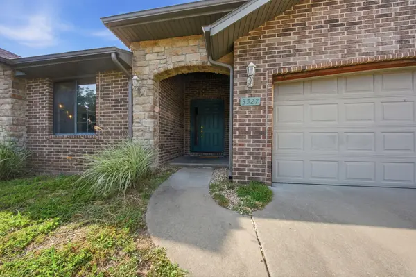 3527 W Sagamont ST, Springfield, MO 65807