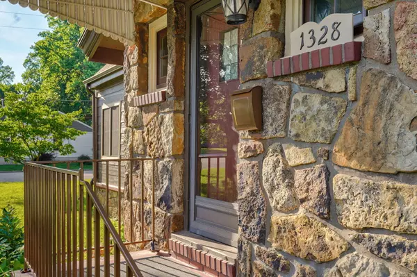 1328 E Bennett ST, Springfield, MO 65804