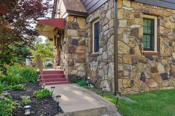 1328 E Bennett ST, Springfield, MO 65804