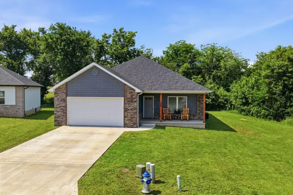 280 W Erin CIR, Bolivar, MO 65613