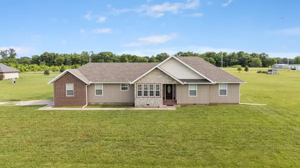 8861 Farm Road 2212, Washburn, MO 65772
