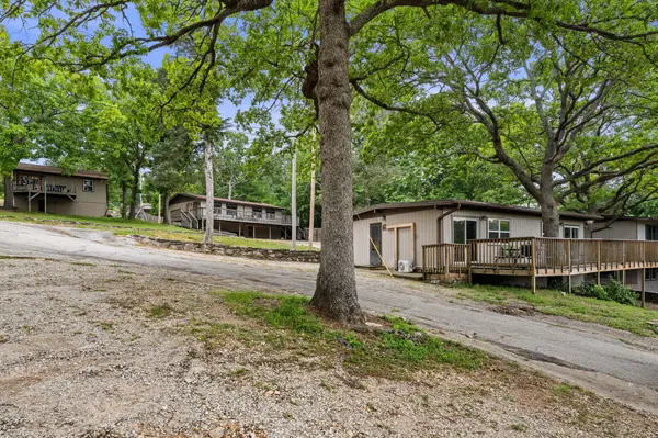 346 Terrace Crest LN #8, Reeds Spring, MO 65737
