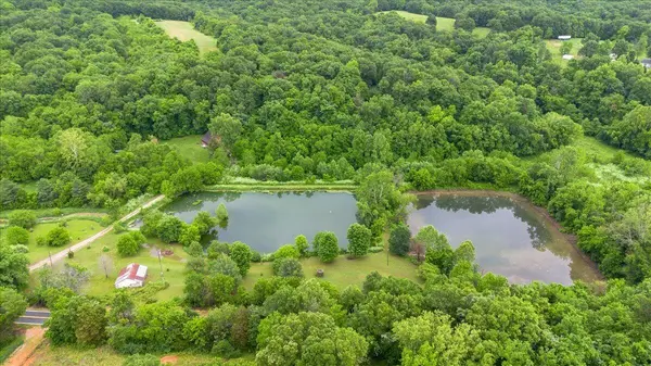 21 Lakeview LN, Anderson, MO 64831