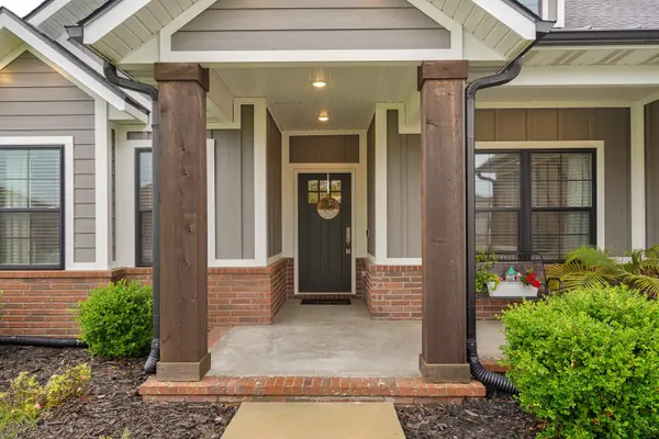 932 E Downshire DR, Nixa, MO 65714