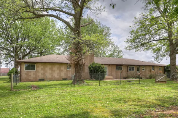 13200 Oregon LN, Neosho, MO 64850
