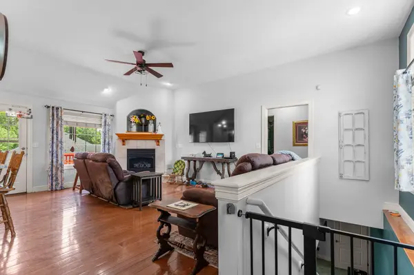 608 Wild Turkey LN, Rogersville, MO 65742