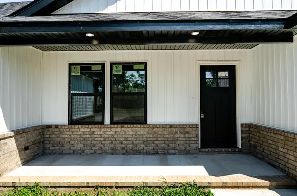 137 W Hawthorne ST, Aurora, MO 65605