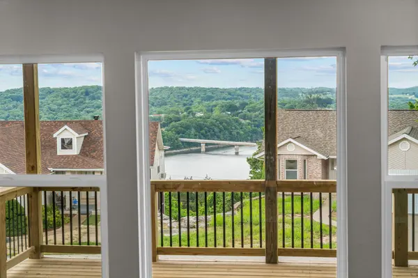 157 S Shining Mountain DR, Cape Fair, MO 65624