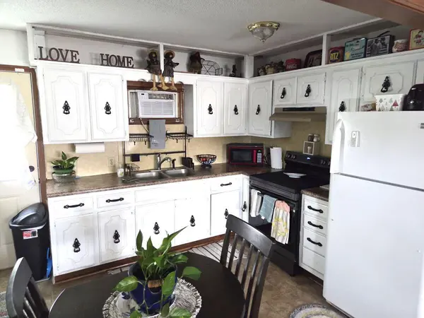 1127 N Oak ST, Buffalo, MO 65622