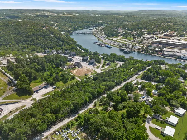 212 Candlestick RD, Branson, MO 65616