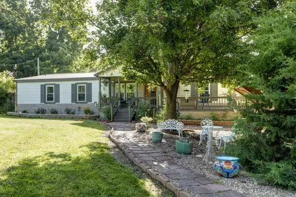 824 N Walnut ST, Pierce City, MO 65723