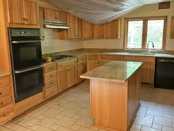 98 Fine DR, Galena, MO 65656