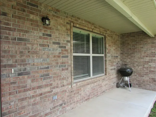 1202 Aundria AVE, Monett, MO 65708