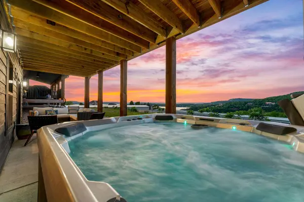 250 Poolside Pass #6, Hollister, MO 65672