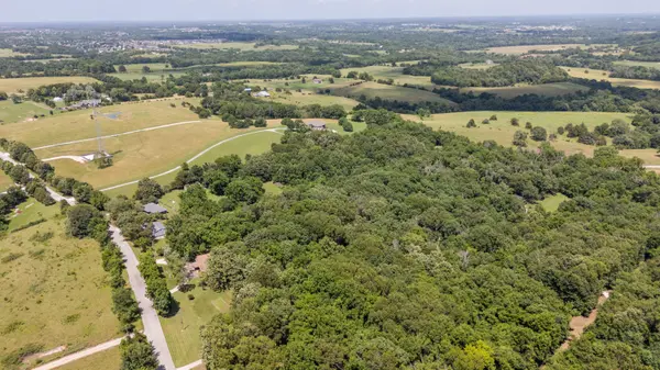 1326 Sassafras LN, Nixa, MO 65714