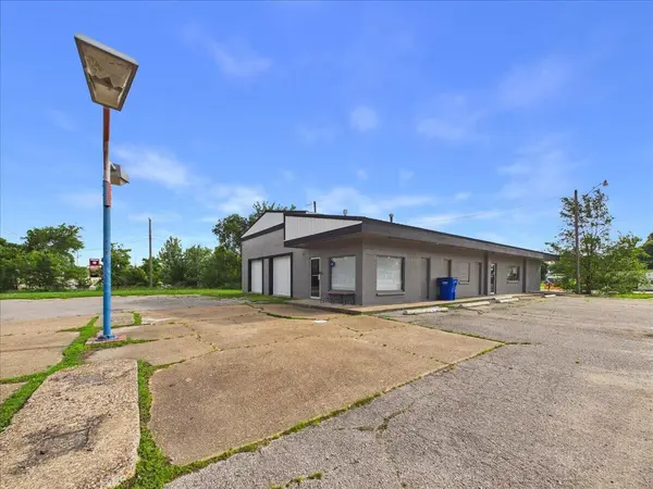 114 S Dallas ST #B, Urbana, MO 65767