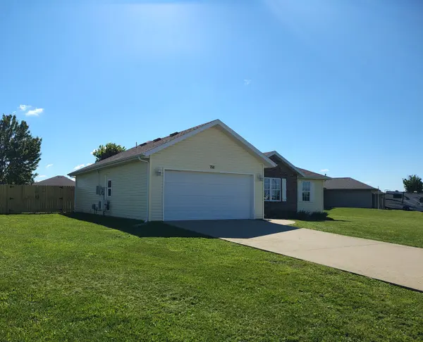 755 Woodlawn ST, Marshfield, MO 65706