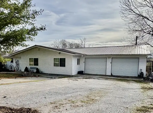 203 Wynes CIR, Greenfield, MO 65661