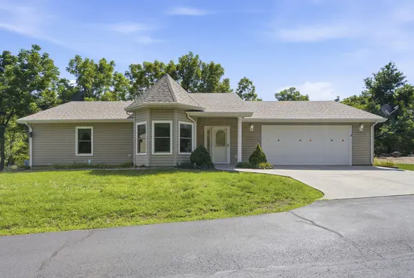 160 Starrville LN, Reeds Spring, MO 65737