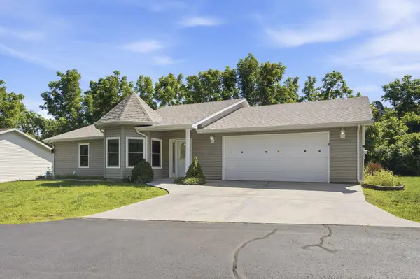 160 Starrville LN, Reeds Spring, MO 65737