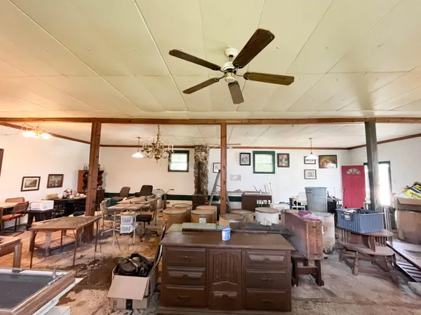 101 Luyster ST, Koshkonong, MO 65692