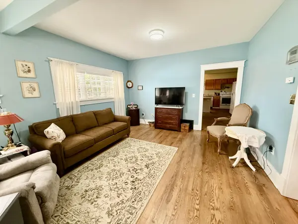 615 N Maple AVE, Mountain Grove, MO 65711
