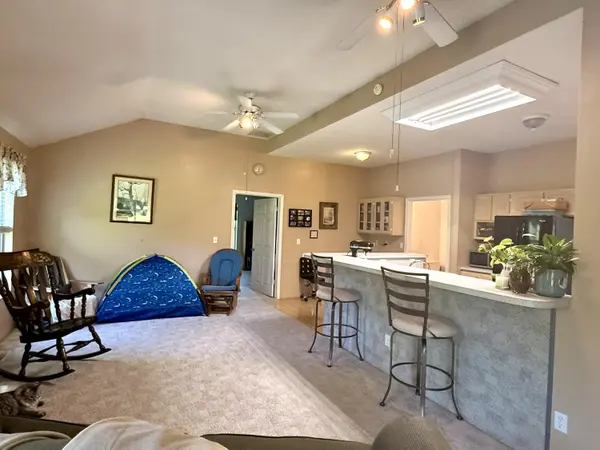 1334 Cherokee CT, Marshfield, MO 65706