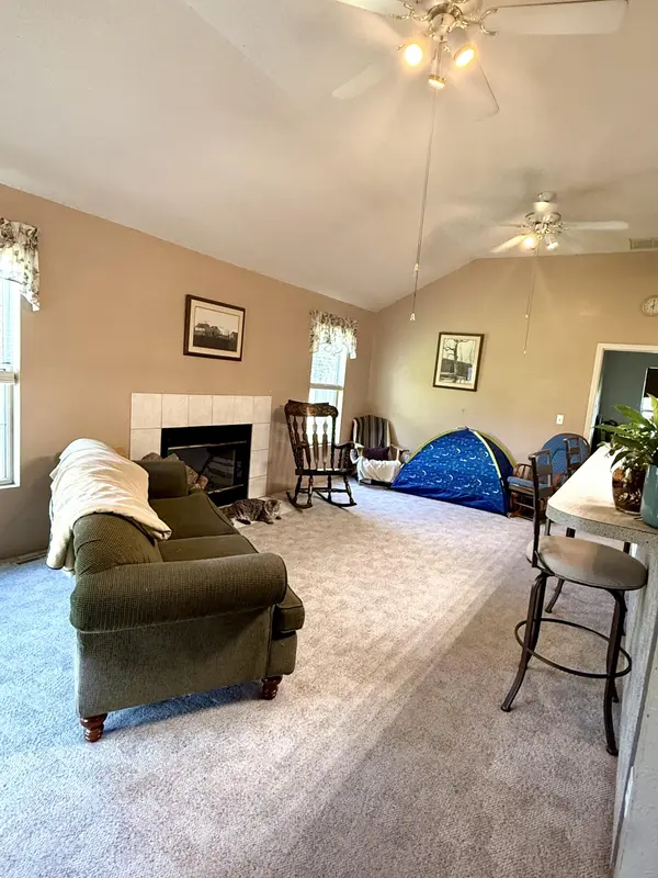 1334 Cherokee CT, Marshfield, MO 65706