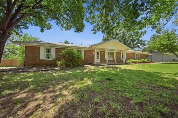 1666 E Richmond ST, Springfield, MO 65804