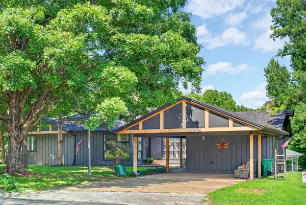 127 Sunset Heights RD, Cassville, MO 65625