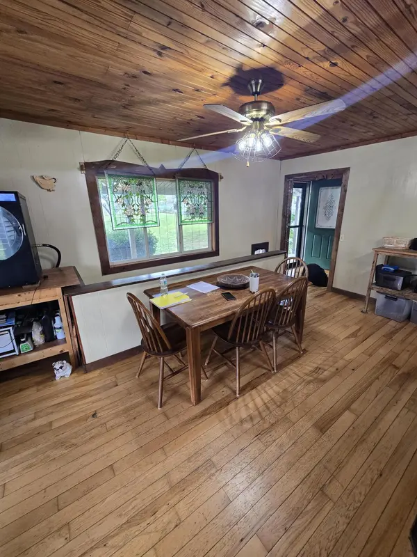 6405 State Route Mm, Birch Tree, MO 65438