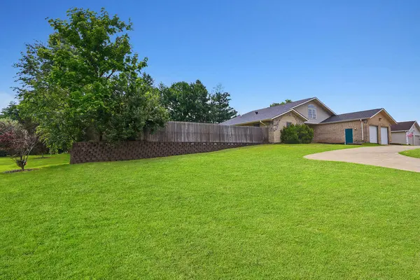 1184 N Howell AVE, West Plains, MO 65775