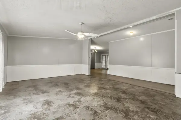 2042 Longview RD, Merriam Woods, MO 65740
