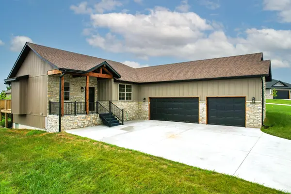 2214 W Braxton CT, Ozark, MO 65721