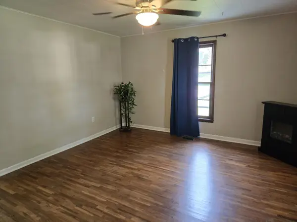 830 S Park AVE, Aurora, MO 65605