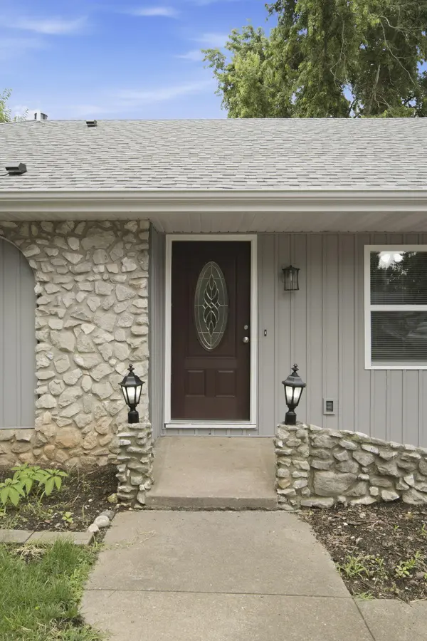 3815 S Queens CT, Springfield, MO 65807