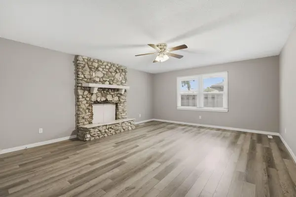 3815 S Queens CT, Springfield, MO 65807
