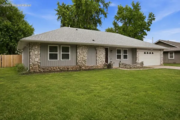 3815 S Queens CT, Springfield, MO 65807